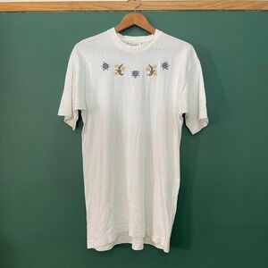 Vintage 80s embroidered floral tee
